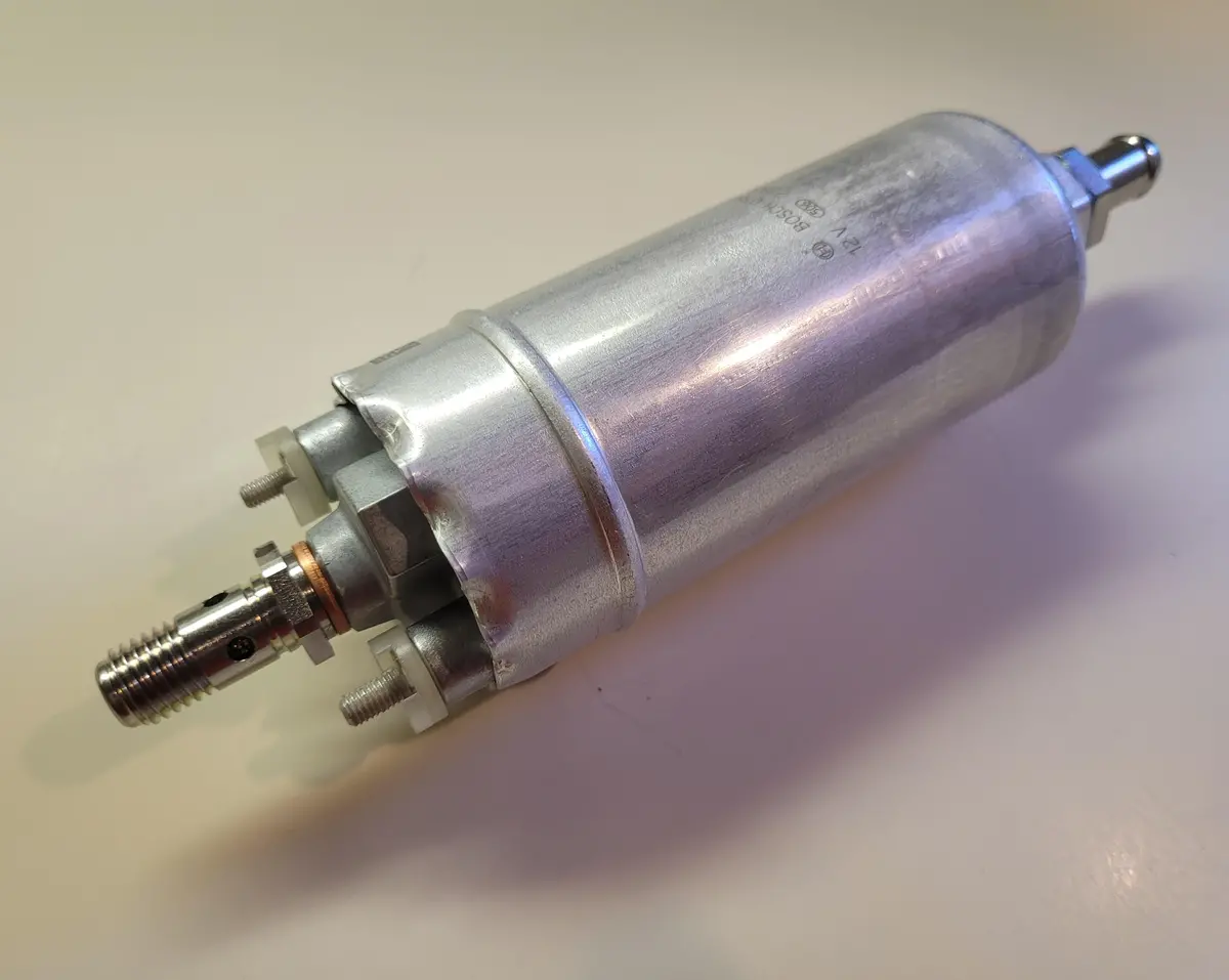 928 608 104 07 - External Fuel Pump 87 To 88 - Bosch 69895 2