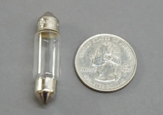 900 631 105 90 - License Plate Light Bulb 1