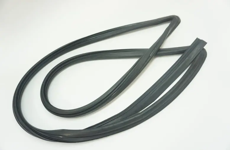 928 543 046 04 - Rear Quarter Window Seal Right - With Integral Spoiler - Porsche 1