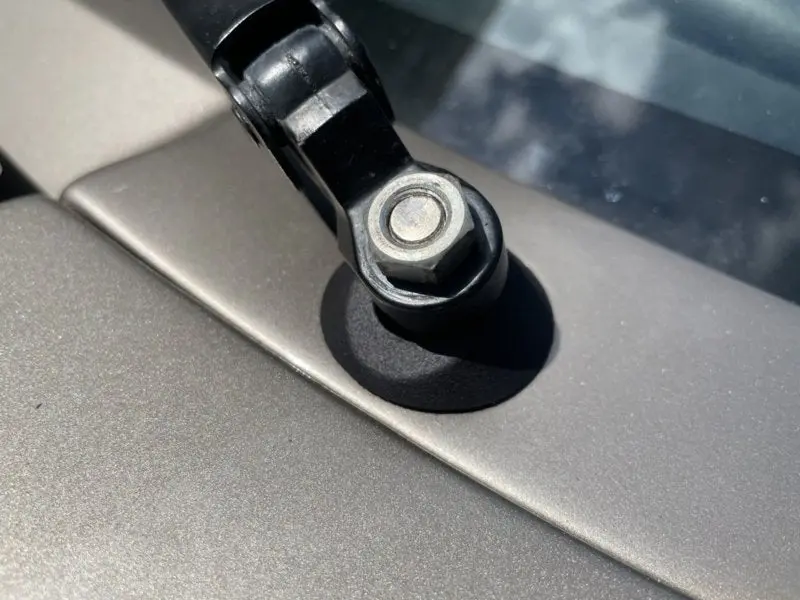 928 628 717 01 - Windshield Wiper Grommet - Left - Aftermarket - 78 To 95 2