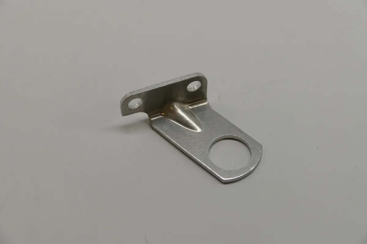 928 107 213 00 - Oil Cooler Support - Left 1