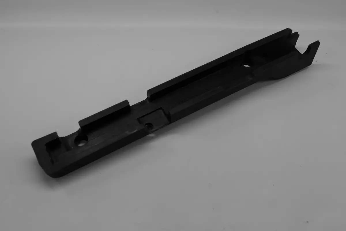 928 110 018 00 - Fuel Injection Rail Cover - Right - Not Currently Available 2