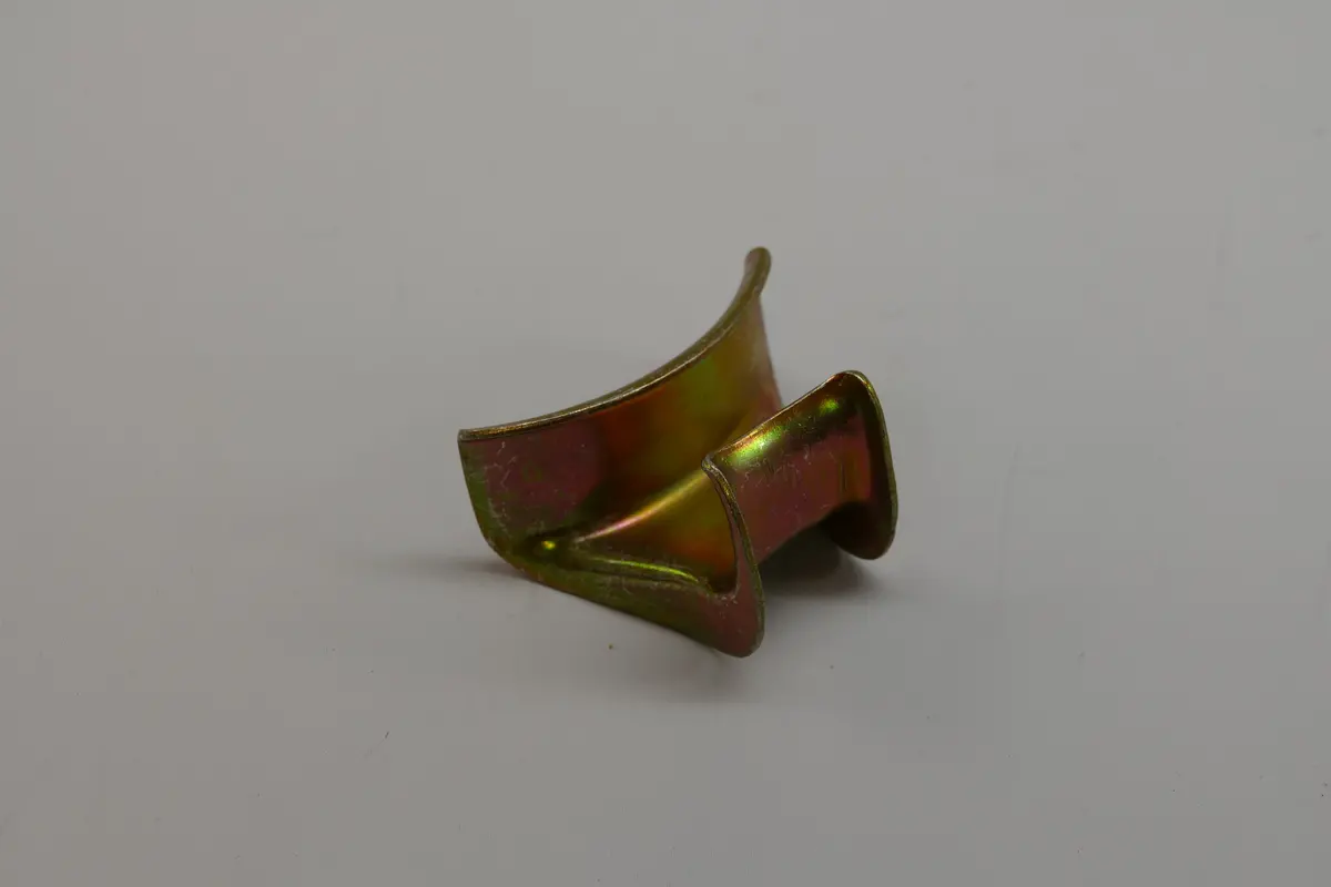 928 111 278 00 - Exhaust Hook 1
