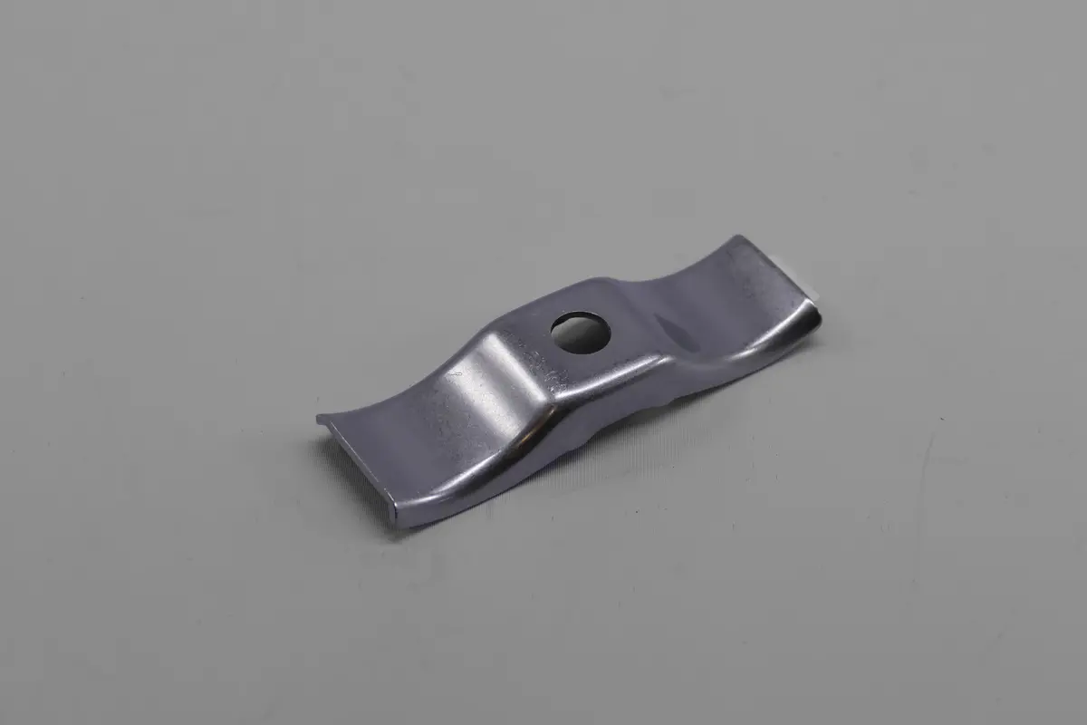 928 111 288 00 - Lower Support Center Exhaust 1