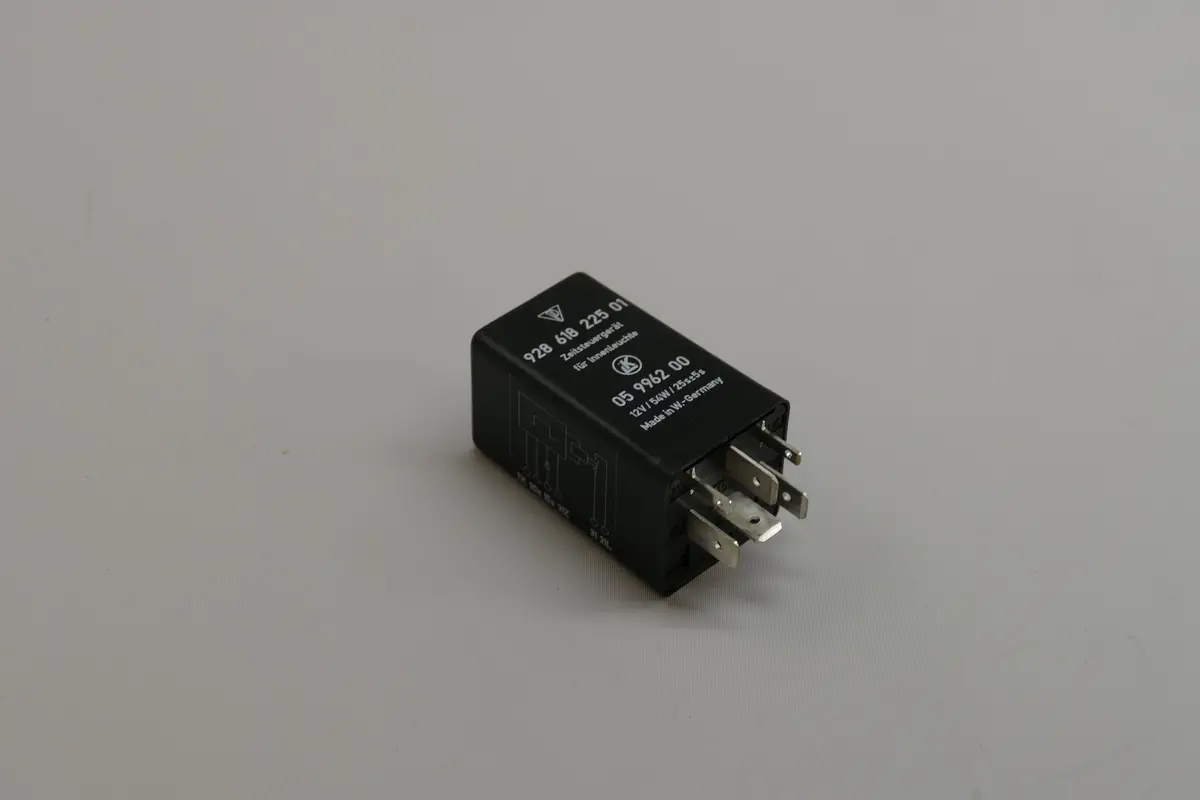 928 618 225 01 - Interior Light Delay Relay - 86.5 To 95 1