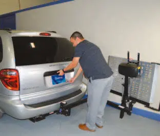 Al100 - Hitch Mounted - Universal Scooter Lift 2
