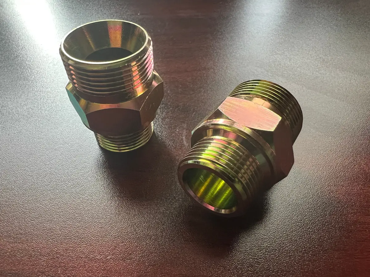 900 915 003 02Up  - Improved Oil Fitting (Pair) 1
