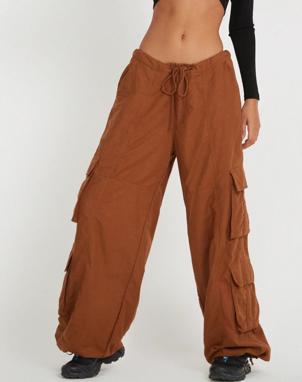 Philia Cargo Trouser In Bombay Brown 1