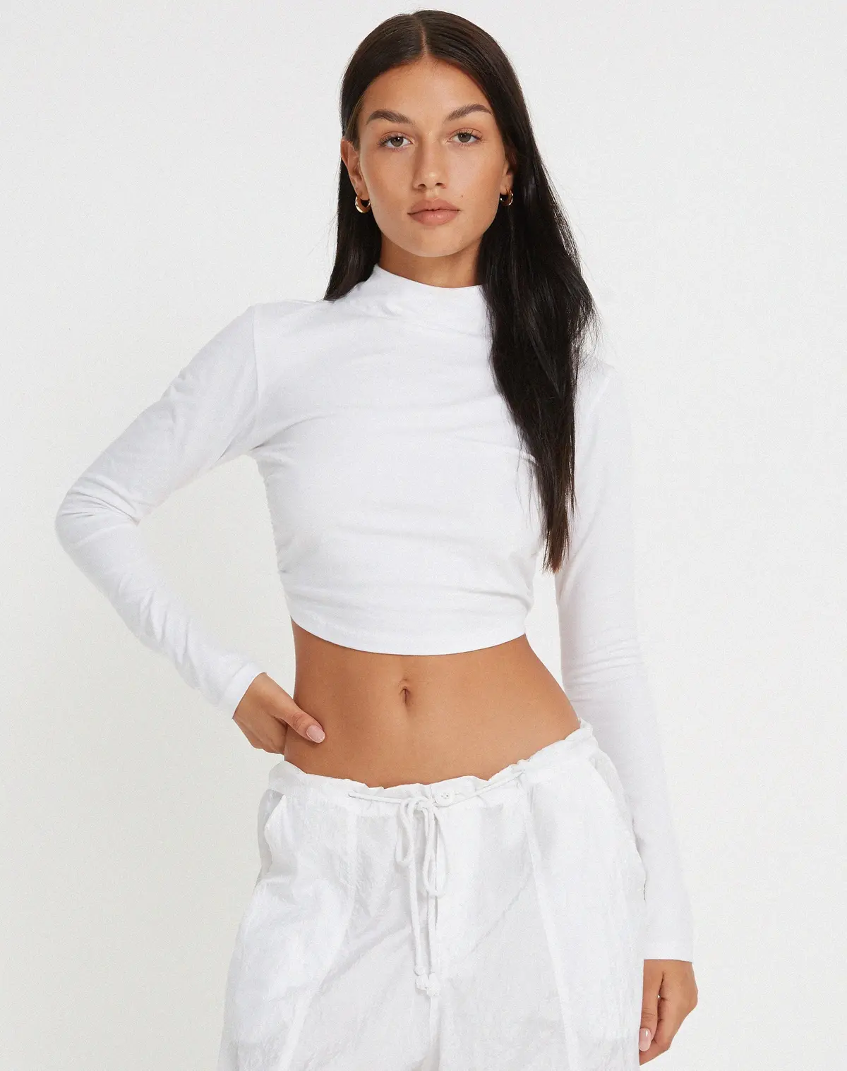 Quelia Open Back Crop Top In White 1