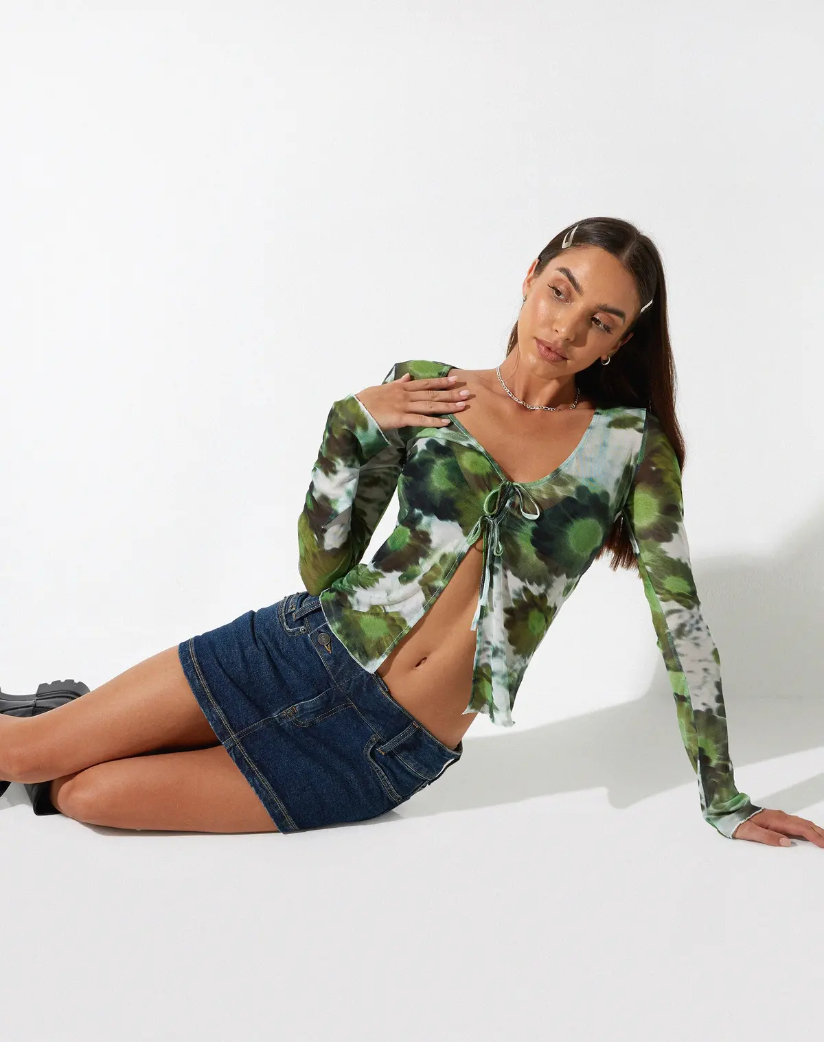 Sujata Cardi In Xray Blurred Daisy Green 1