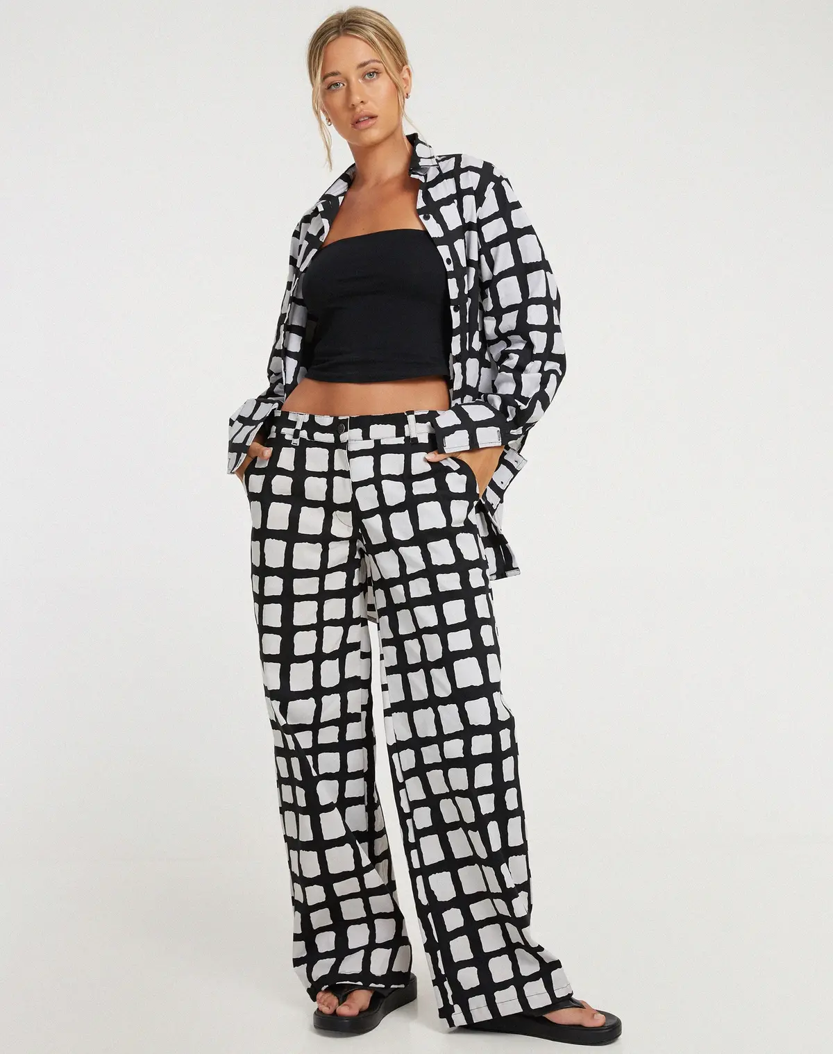Suri Wide Leg Trousers In Mono Painted Check Black 4
