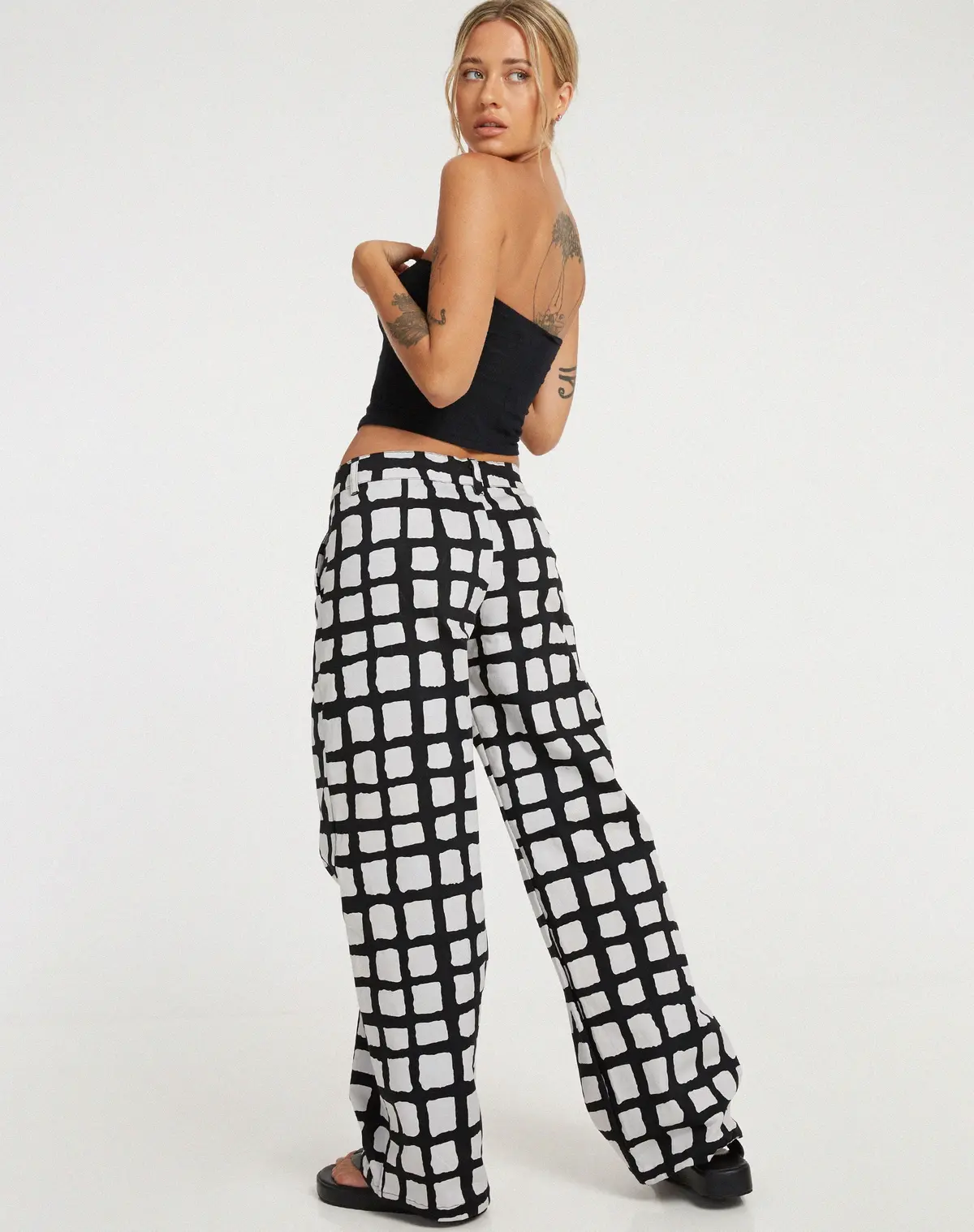 Suri Wide Leg Trousers In Mono Painted Check Black 2