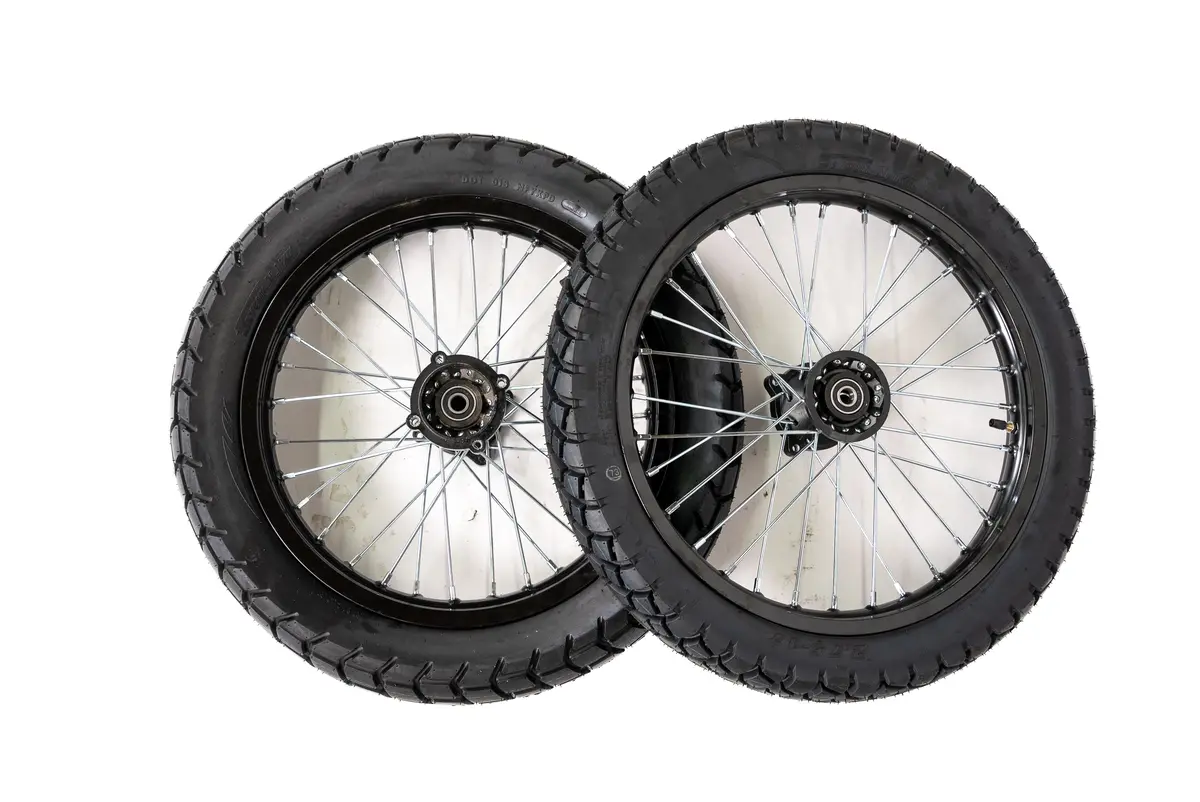 16 Inch Rear Wheel And 17 Inch Front Wheel Hybrid Tires 1