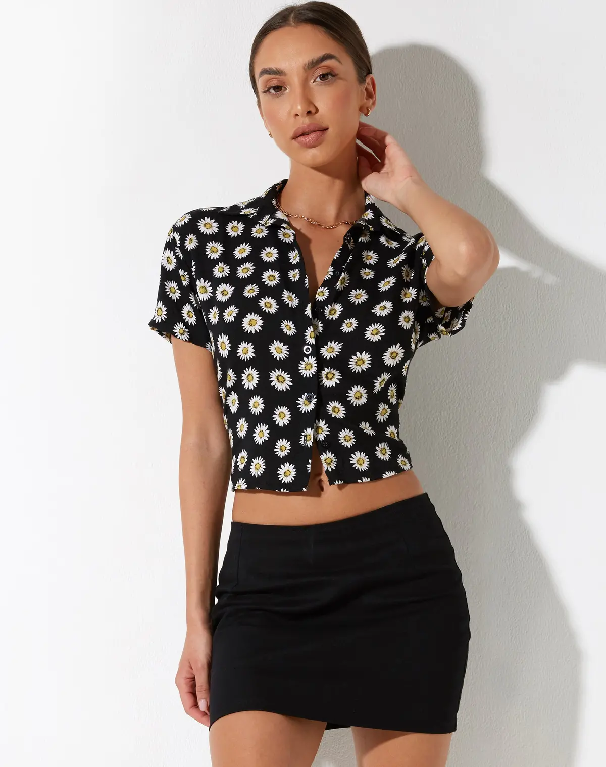 Yuwen Cropped Shirt In Grunge Daisy Black 3