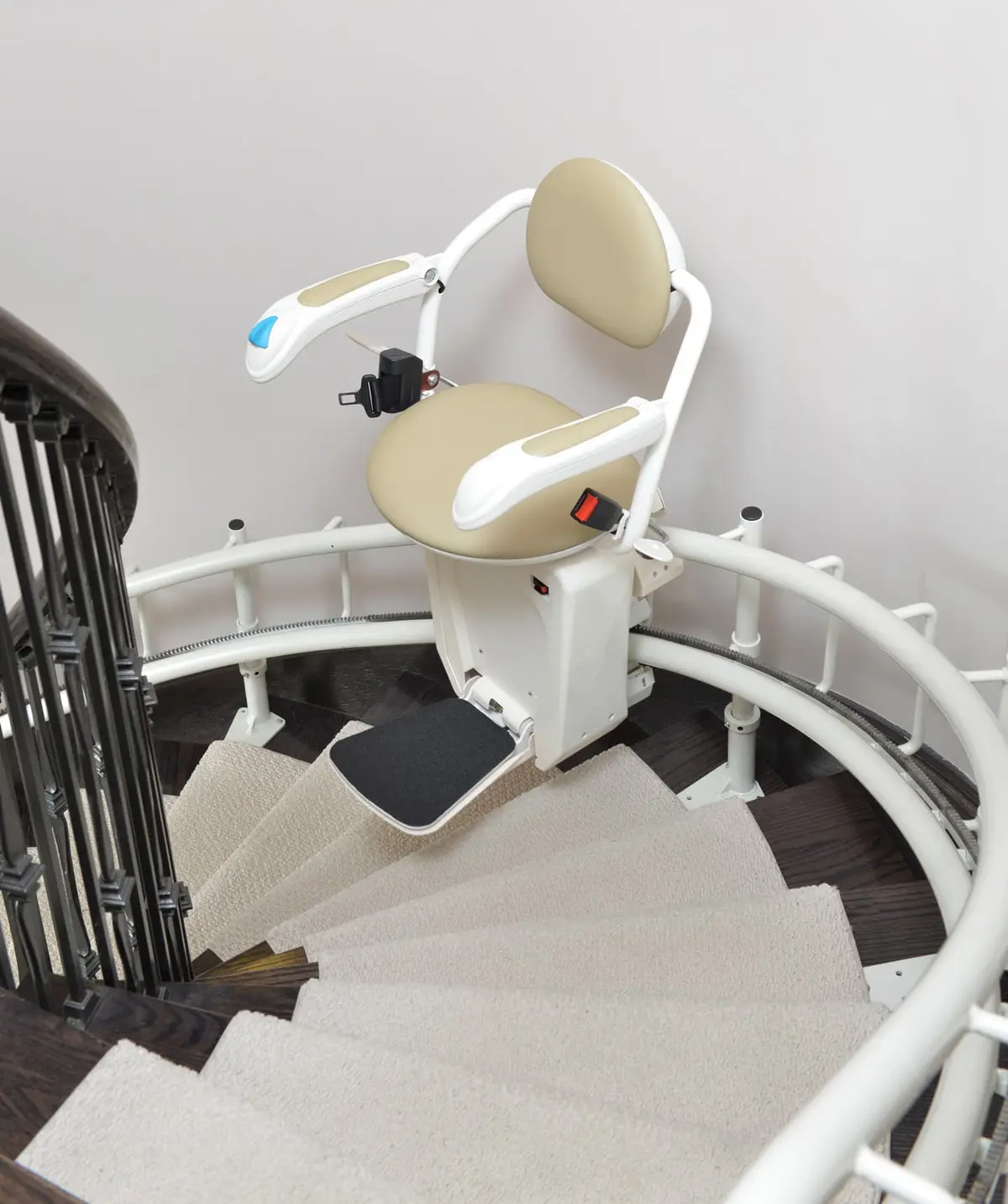 Savaria Stairfriend 23 - Curved Stairlift 1