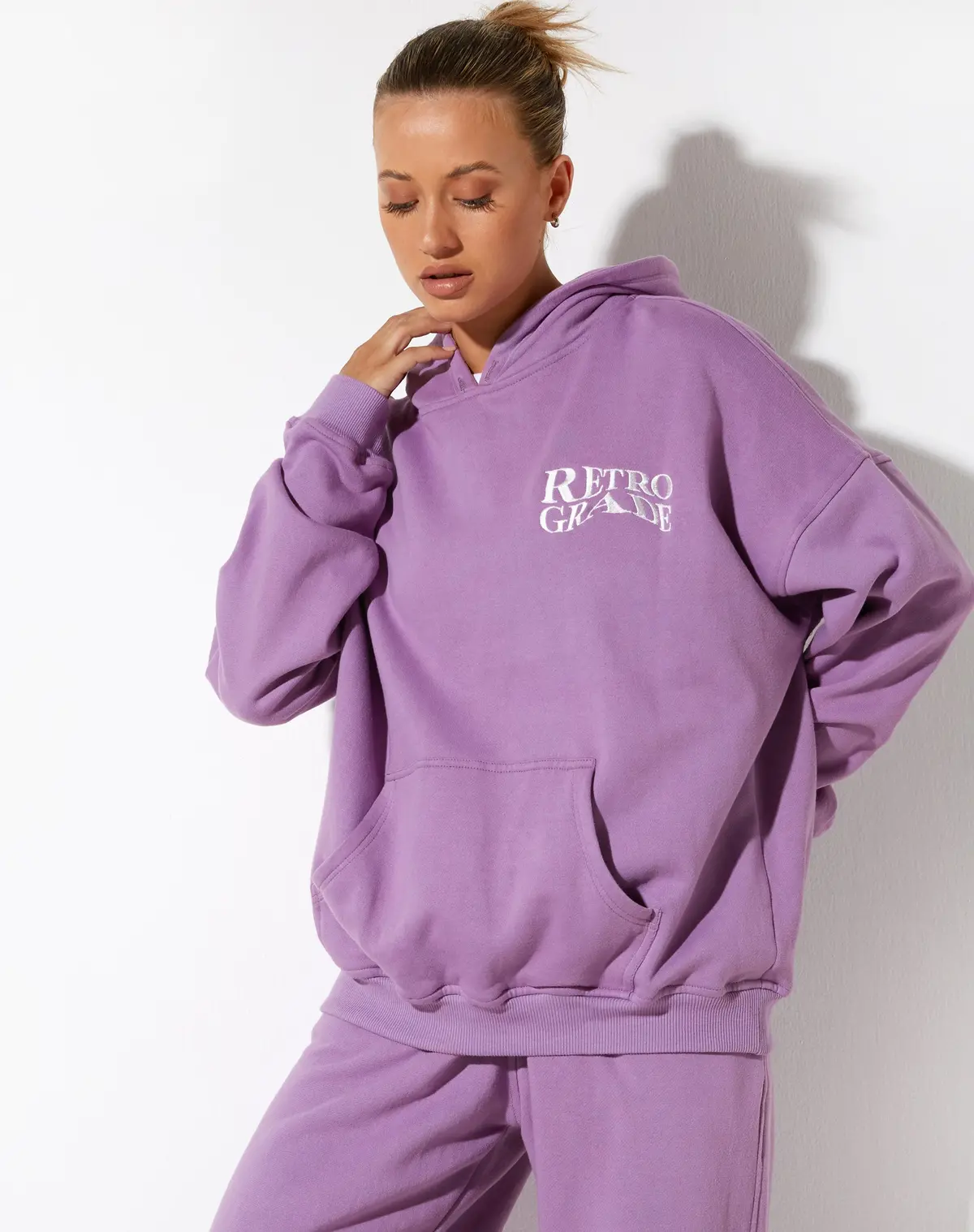 Oversize Hoodie In Lavender Retro Grade Embro 1