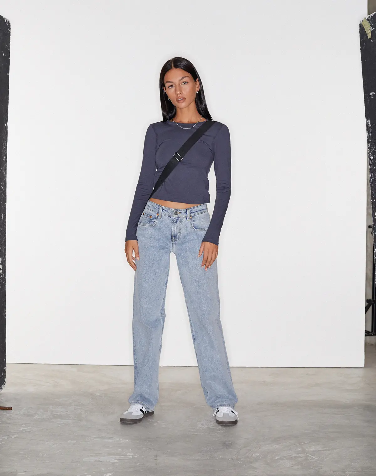 Low Rise Parallel Jeans In Light Wash Blue 4