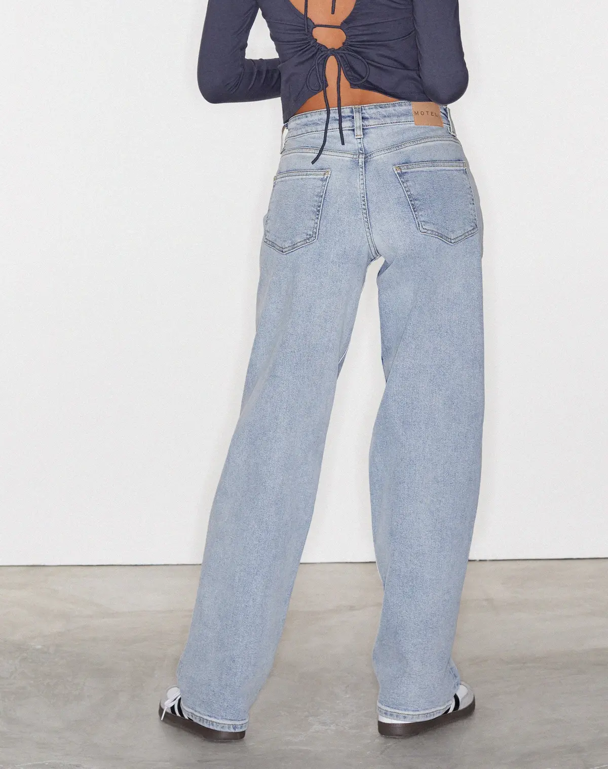 Low Rise Parallel Jeans In Light Wash Blue 3