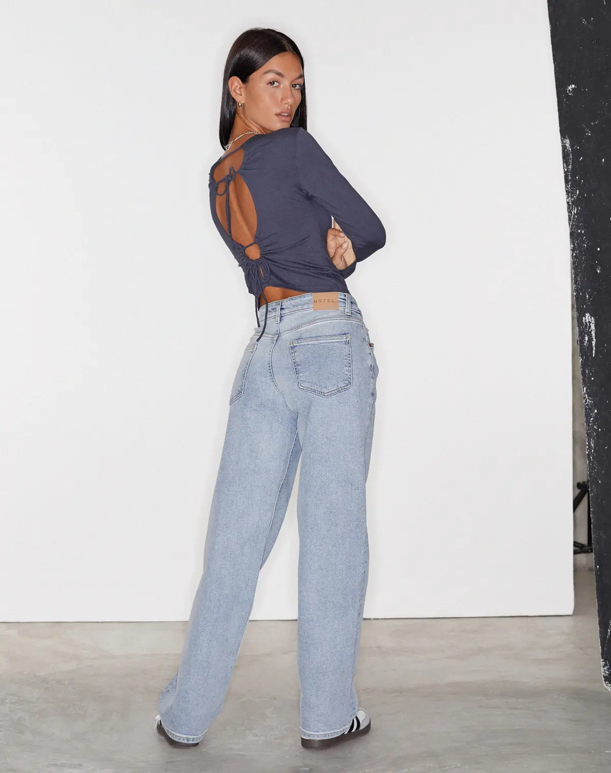 Low Rise Parallel Jeans In Light Wash Blue 5