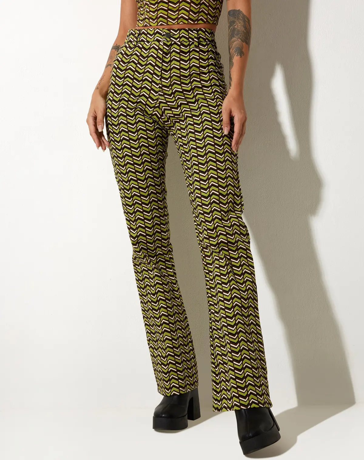 Zoven Flare Trouser In Chevron Green 1