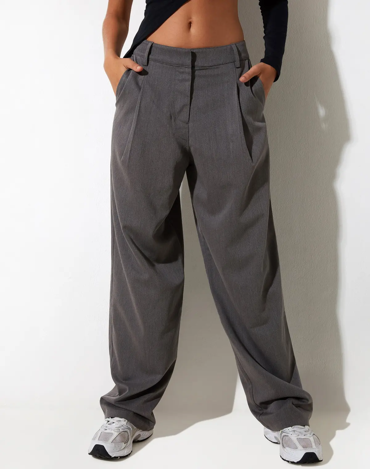 Sakaria Wide Leg Trouser In Tailoring Charcoal 1