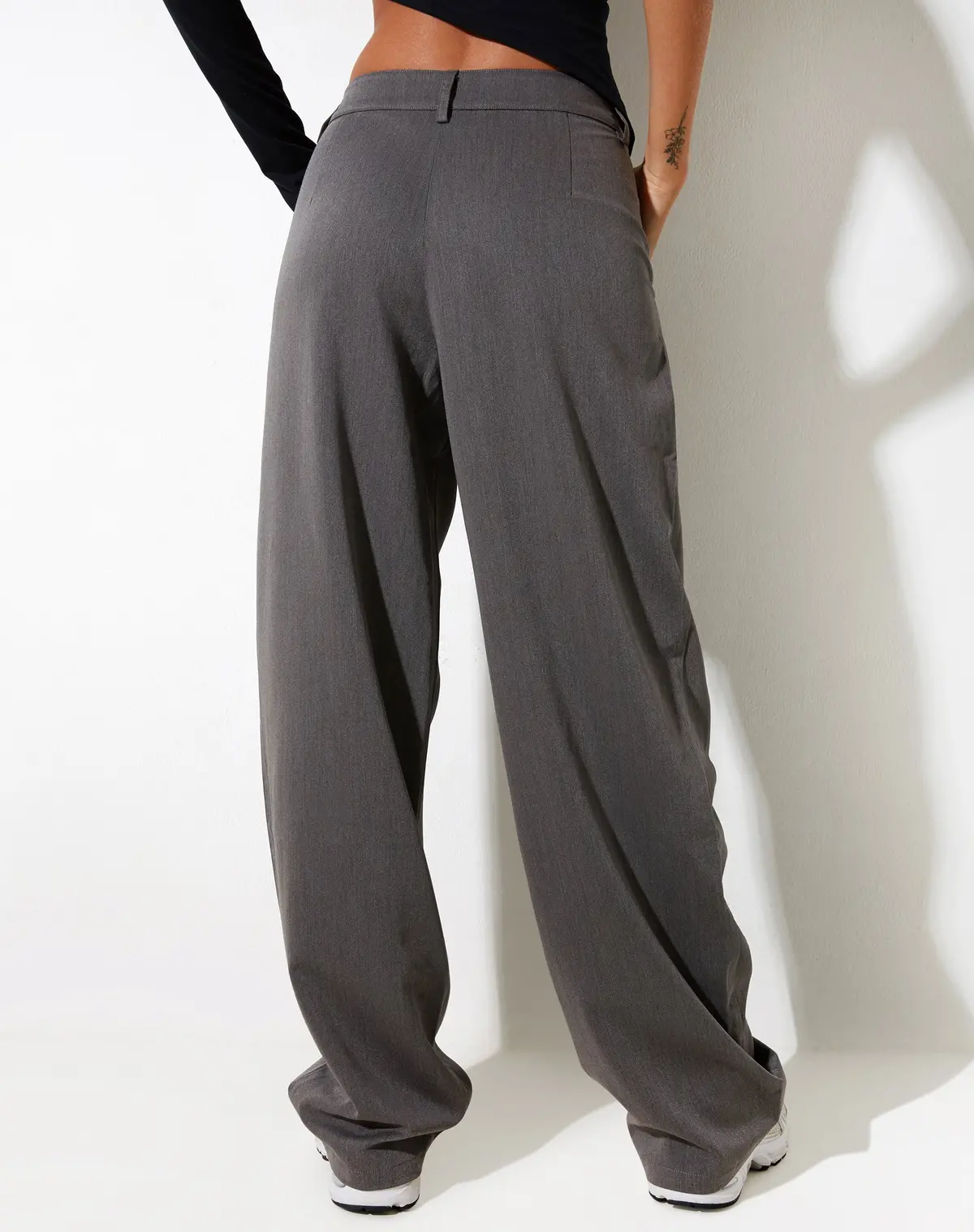 Sakaria Wide Leg Trouser In Tailoring Charcoal 4